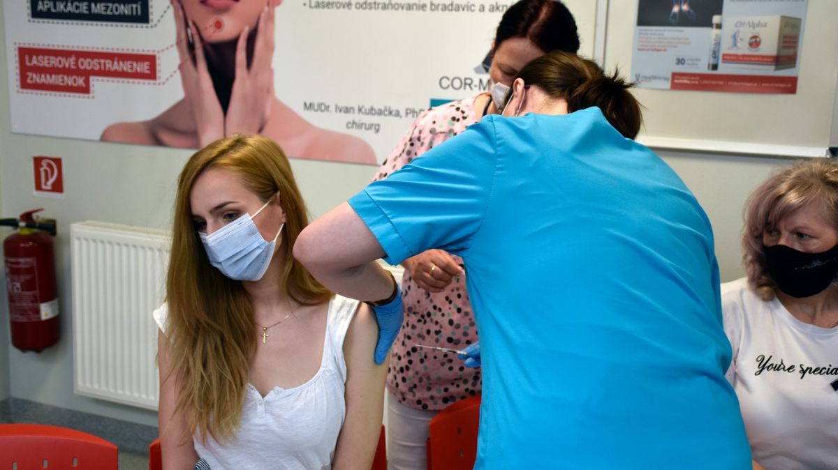 Slovensko podpoří očkování finančními příspěvky a loterií za miliony